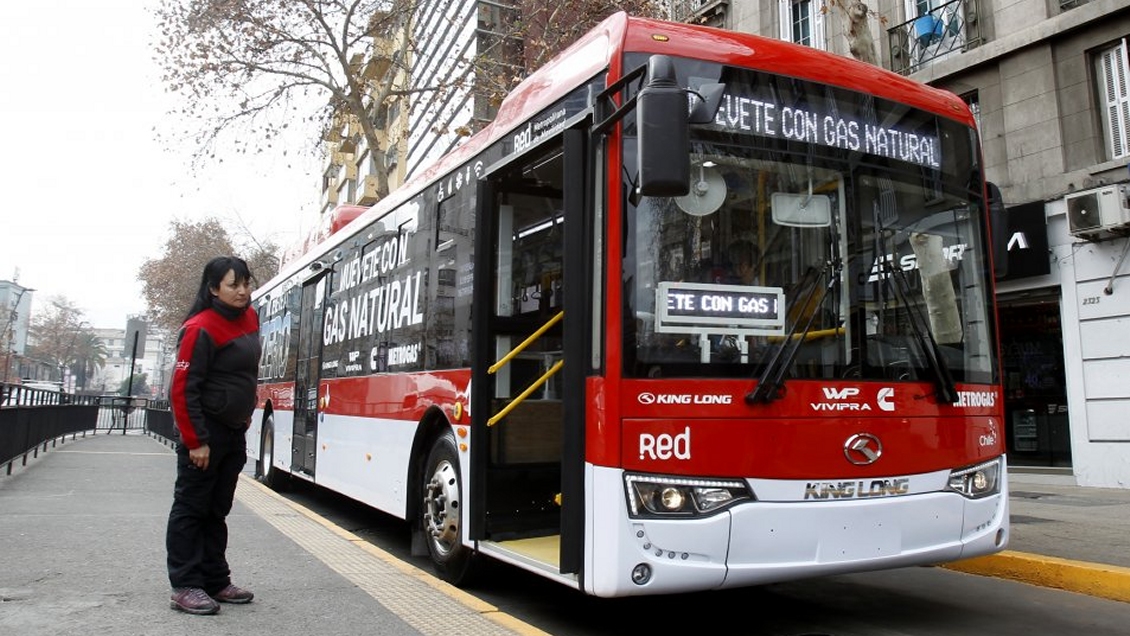 Bus a gas natural se sumó al transporte público en Santiago