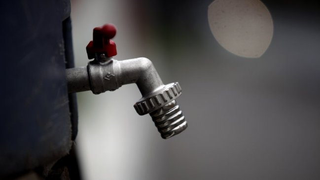 Retorno a clases: Piden a colegios de Osorno dejar correr el agua media hora