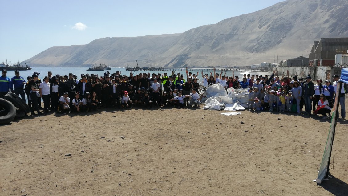 Iquique: Retiran diez toneladas de basura de Playa El Colorado Sur