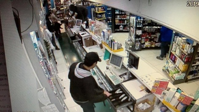 Menor de edad fue detenido tras asalto en farmacia de Maipú