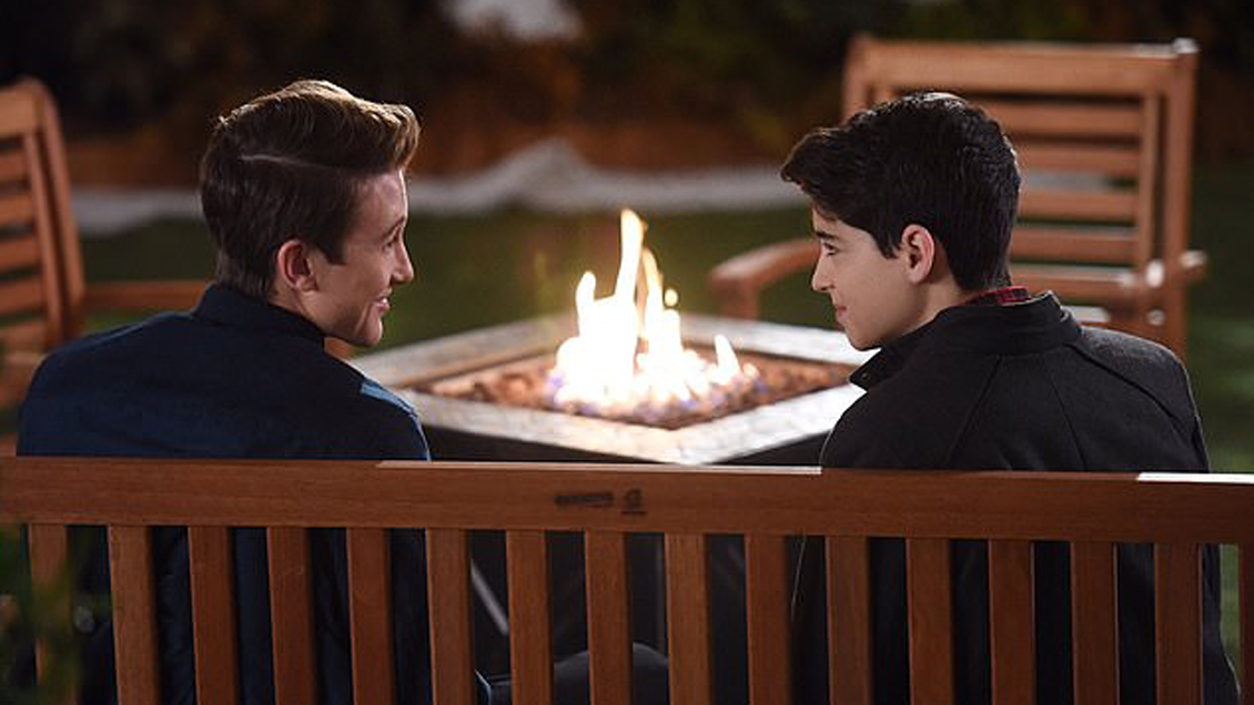 Disney muestra por primera vez a una pareja homosexual en una de sus series