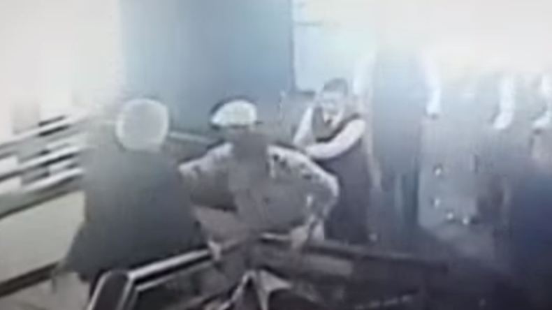 Revelan brutal pelea entre trabajadores de la Piccola Italia