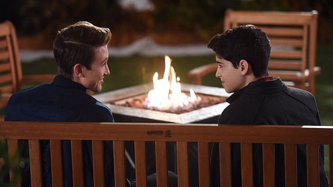 Disney muestra por primera vez a una pareja homosexual en una de sus series