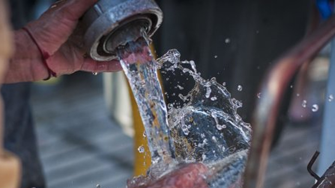 Esval reconoció alteración en calidad del agua que descarga a estero en Valparaíso