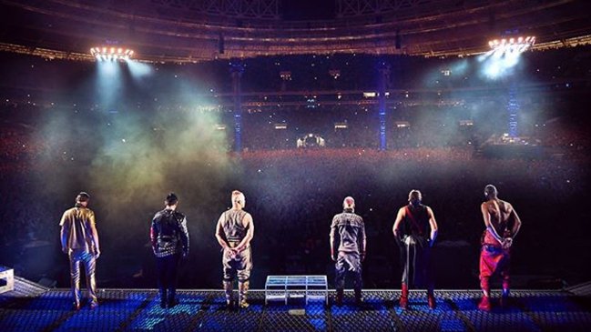 Rammstein desafía la ley de Rusia con beso homosexual en pleno show
