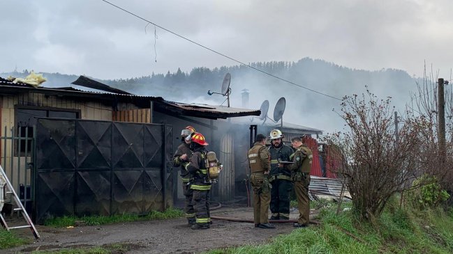 Incendio afectó a dos inmuebles en Valdivia