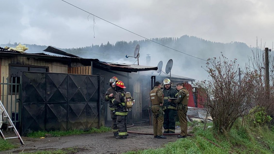 Incendio afectó a dos inmuebles en Valdivia