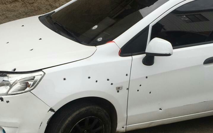 Auto familiar recibió ráfaga de balazos cuando se desplazaba por Valparaíso