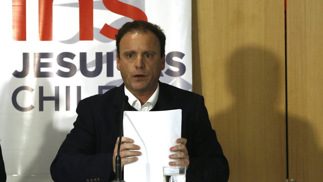Jesuitas entregaron a la Fiscalía resumen de los abusos de Renato Poblete