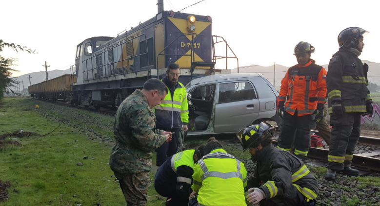 Profesor murió luego de que un tren arrollara el auto en que viajaba en Quillota