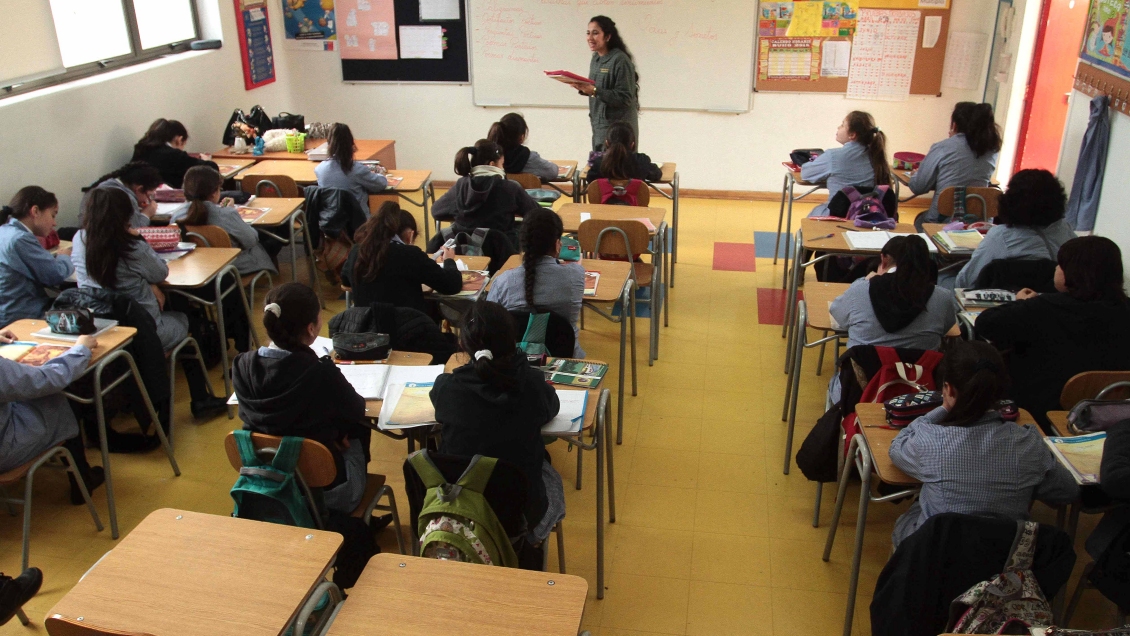 Estudiantes chilenos entre los que menos saben de ciudadanía y democracia en Iberoamérica