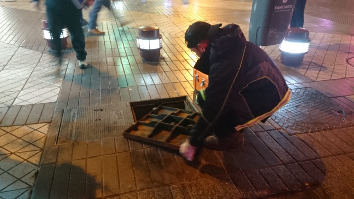 Persona ciega se accidentó tras caer a una cámara subterránea destapada