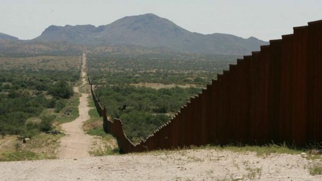 Recursos de las pensiones militares pagarán parte del muro fronterizo de Trump