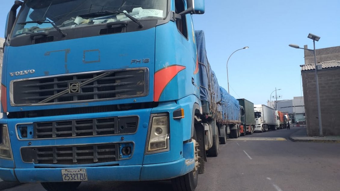 Paro de Aduanas mantiene detenidos más de 20 camiones en Zona Franca de Iquique