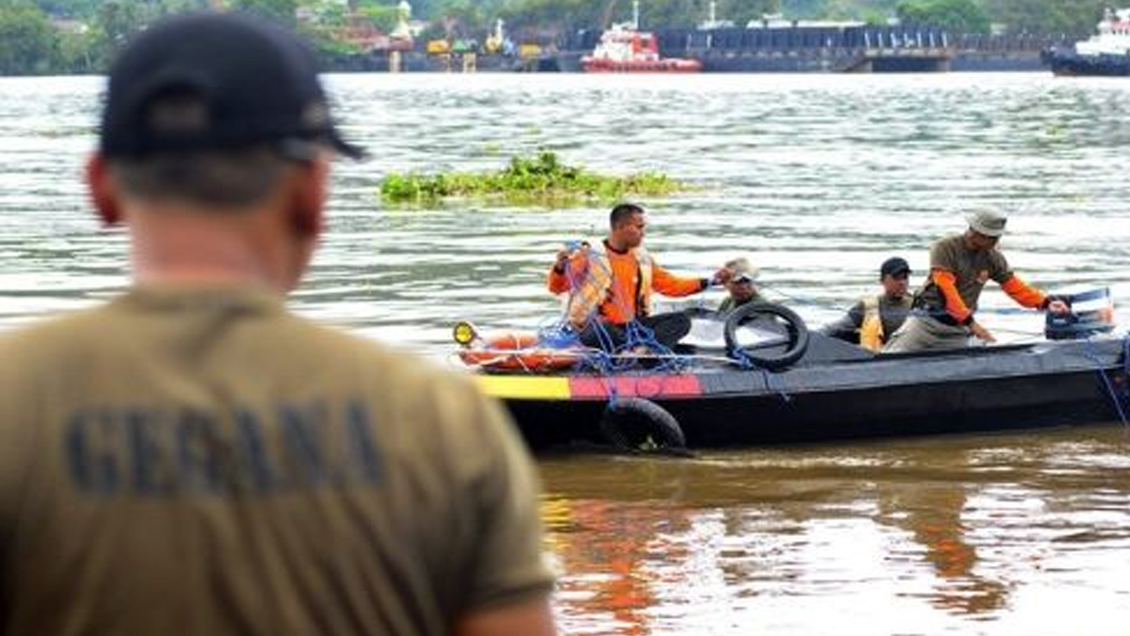 Cuatro muertos y 31 desaparecidos tras naufragio de un pesquero en Indonesia