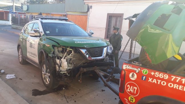 Furgón chocó a vehículo de Carabineros que trasladaba a detenidos