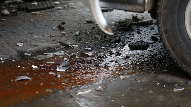 Al menos un fallecido en accidente en Gran Avenida: Vehículo chocó contra un paradero