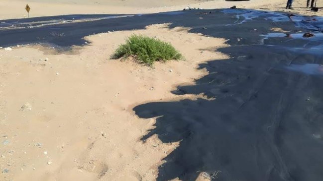 Ducto de empresa minera Cerro Negro derramó fierro magnético en el desierto