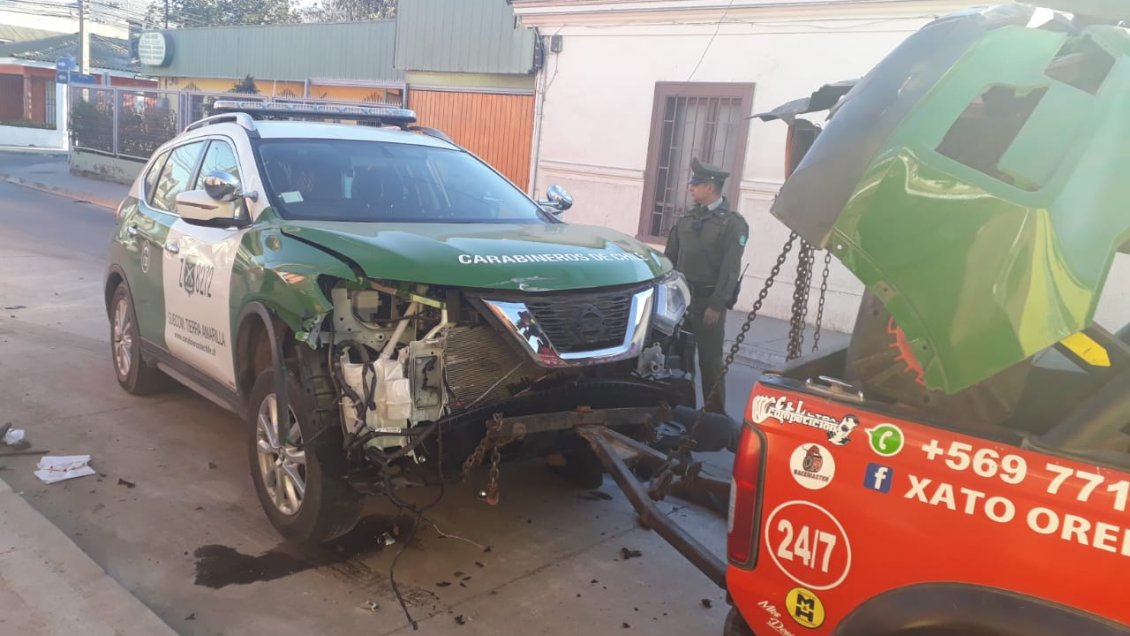 Furgón chocó a vehículo de Carabineros que trasladaba a detenidos
