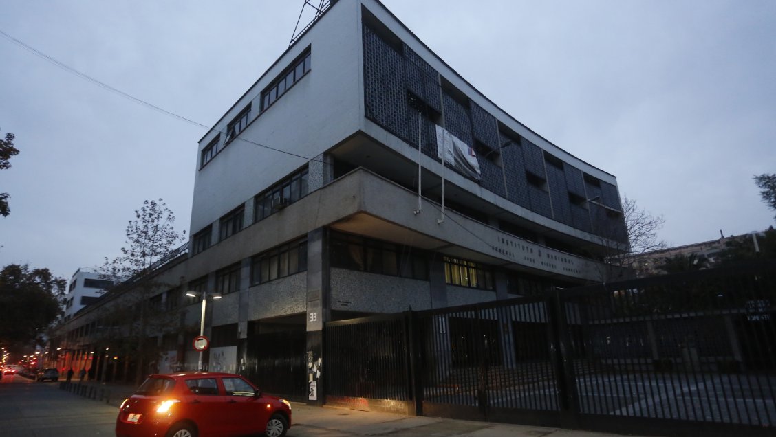 Apoderados del Instituto Nacional optaron por unificar los tres centros de padres