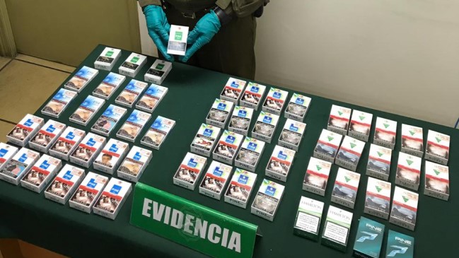 Mujer fue sorprendida vendiendo cajetillas de cigarrillos de contrabando en pleno centro de Arica