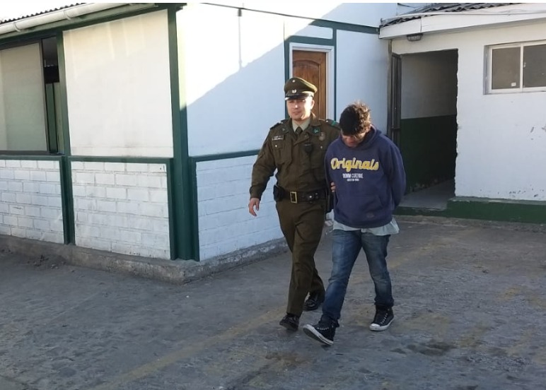 Hombre es detenido tras entrar a robar y consumir alimentos en jardín infantil de San Antonio