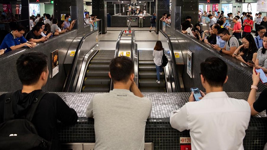 Huelga paralizó vuelos y metro en Hong Kong