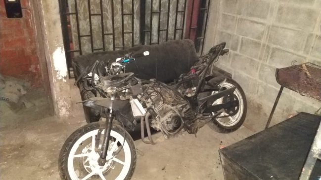 Sujeto fue detenido tras esconder en su casa dos vehículos robados