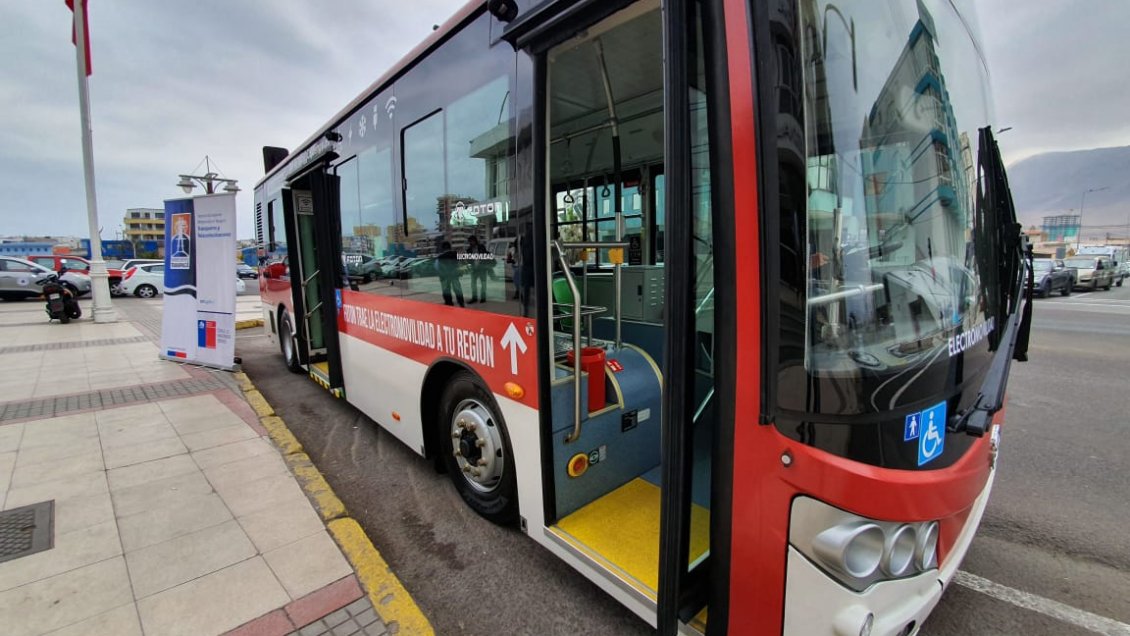 Presentaron beneficios del bus eléctrico en Iquique