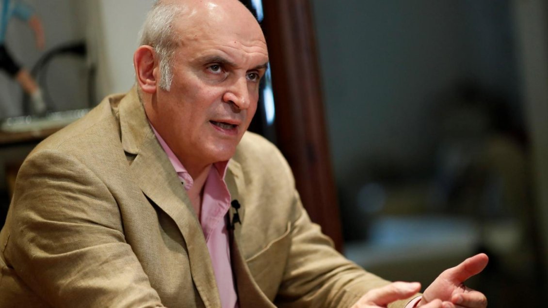 Candidato presidencial argentino fue atacado a pedradas mientras viajaba en camioneta