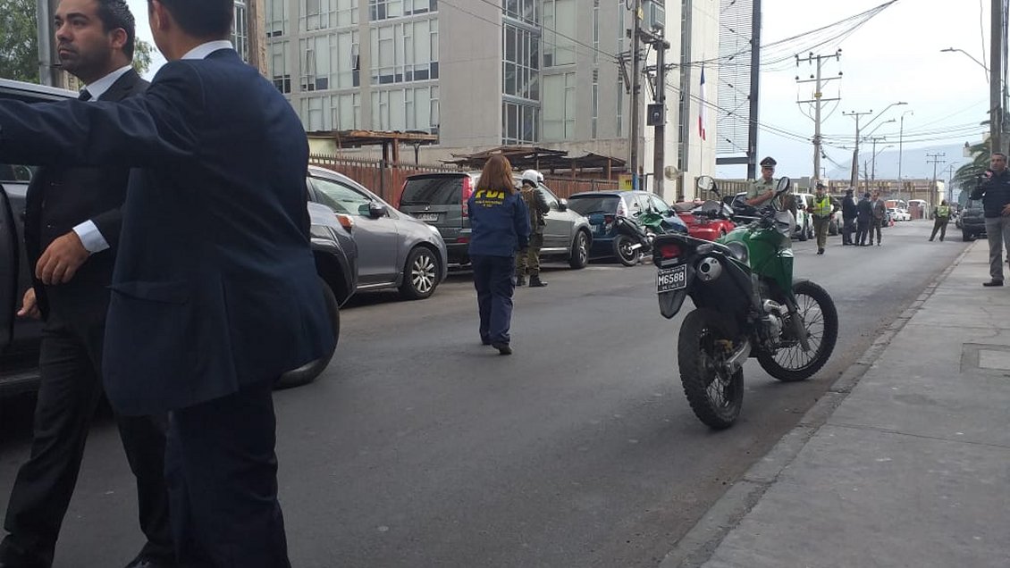 Encuentran vehículos involucrados en balacera frente a tribunales de Iquique