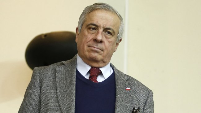 Mañalich denunció ante la FNE eventual colusión de proveedores de insumos médicos