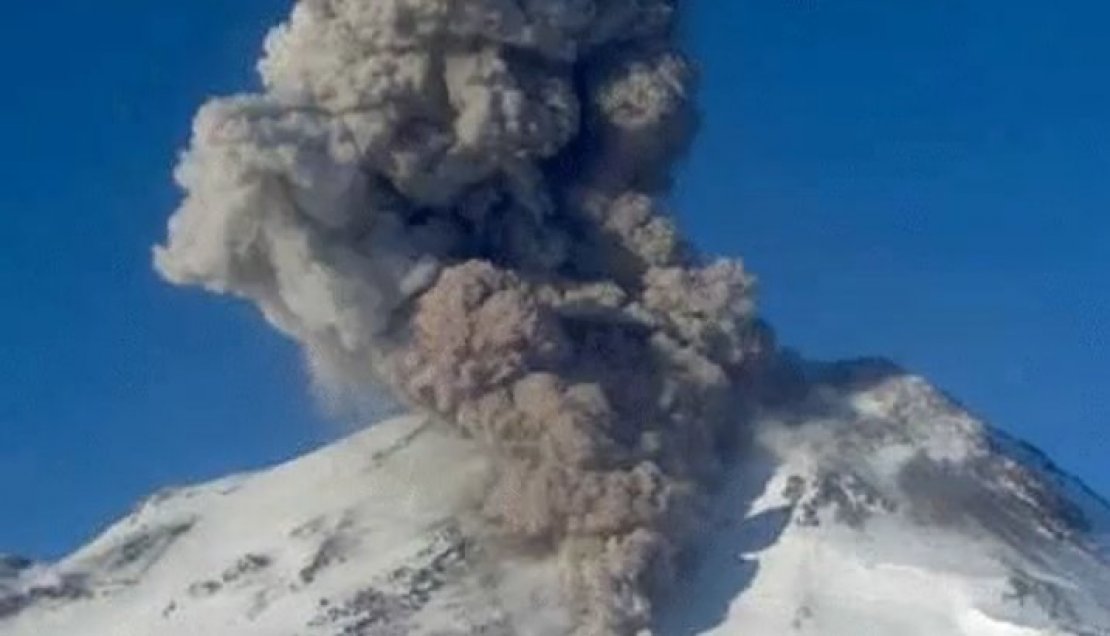 Volcán Chillán registró un evento eruptivo que alcanzó 300 metros de altura