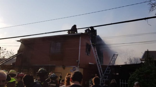 Incendio afecta a una casa en Ñuñoa