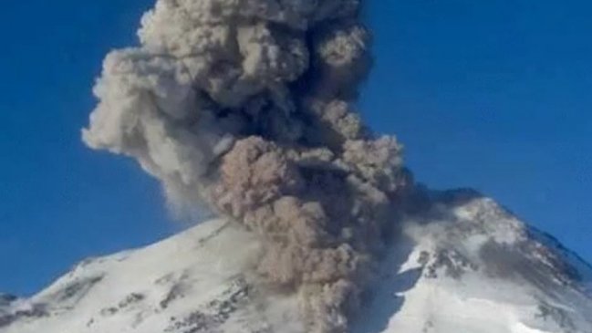 Volcán Chillán registró un evento eruptivo que alcanzó 300 metros de altura