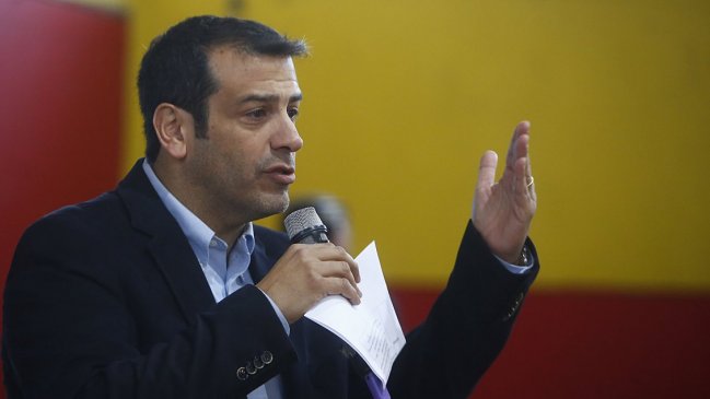 Alcalde de Estación Central vincula incendio de cité con 