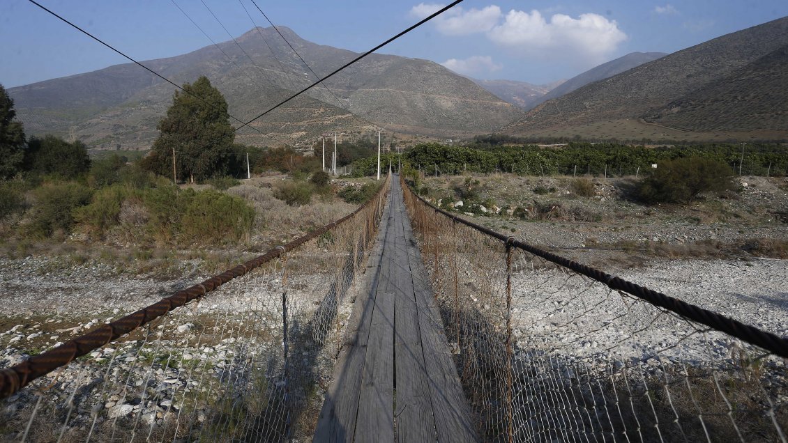 Prolongada sequía tensiona la producción de agua potable para más de un millón de chilenos