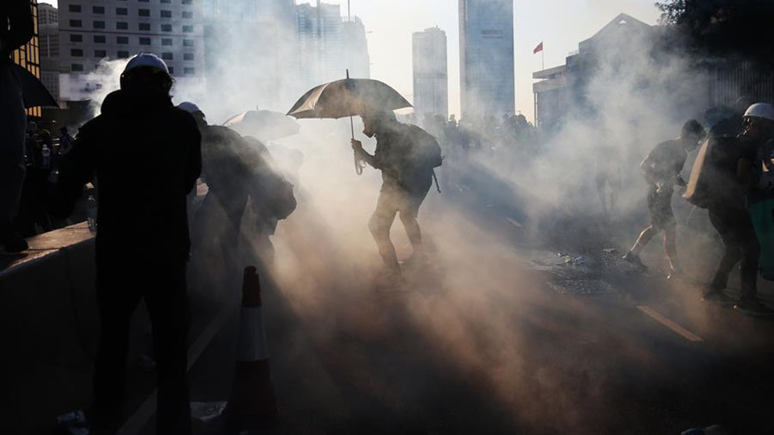 Suspenden vuelos de salida del aeropuerto de Hong Kong por protestas