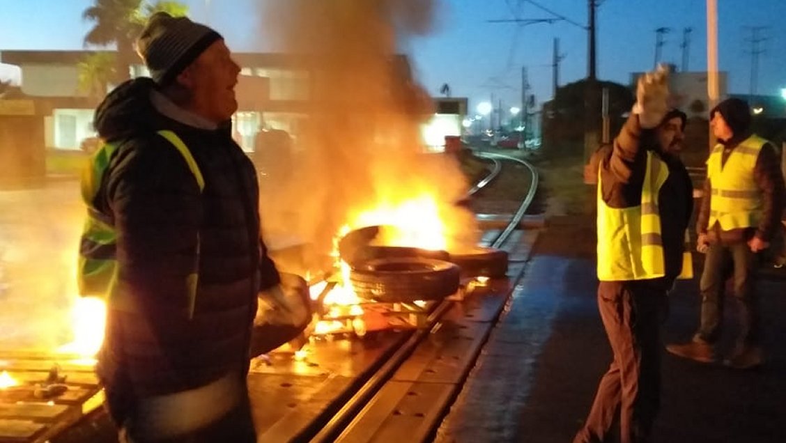 Ley de la Jibia: Industriales pesqueros protestaron con barricadas en Talcahuano