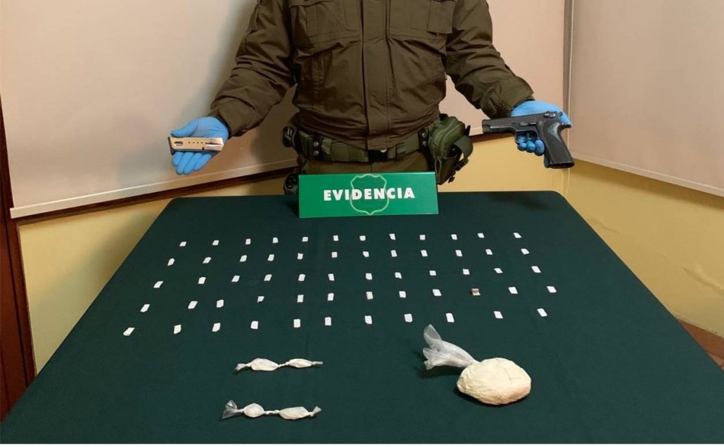 Detienen a mujer por tráfico y porte ilegal de arma en Chillán