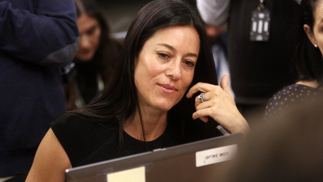 Nueva presidenta de isapres fue dos veces a la justicia para evitar alza en su plan