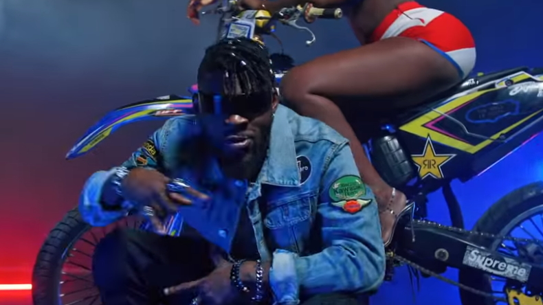 Falleció conocido cantante africano en un choque en su moto