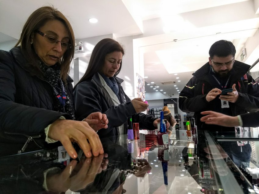 Autoridades decomisaron productos labiales sin registro sanitario en Chillán