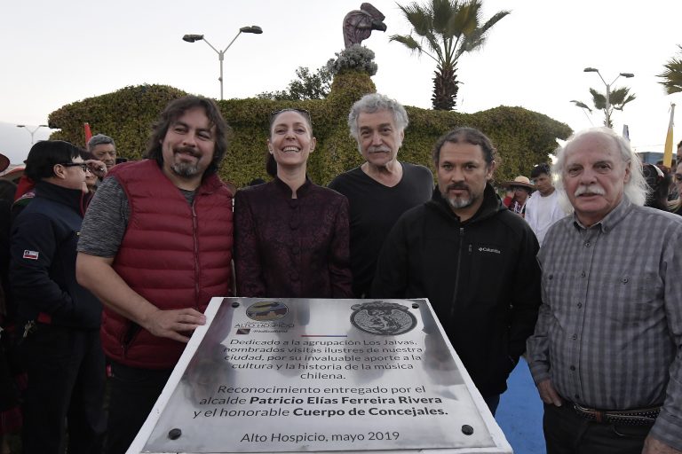 Desconocidos dañaron placa que declara visita ilustre a Los Jaivas en Alto Hospicio