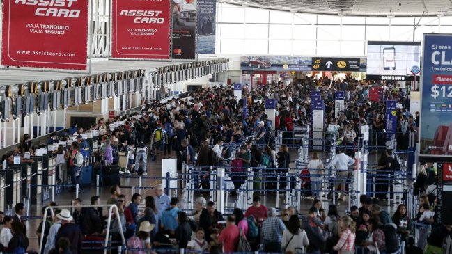 MOP pide evaluar ruta más corta de tren al aeropuerto de Santiago
