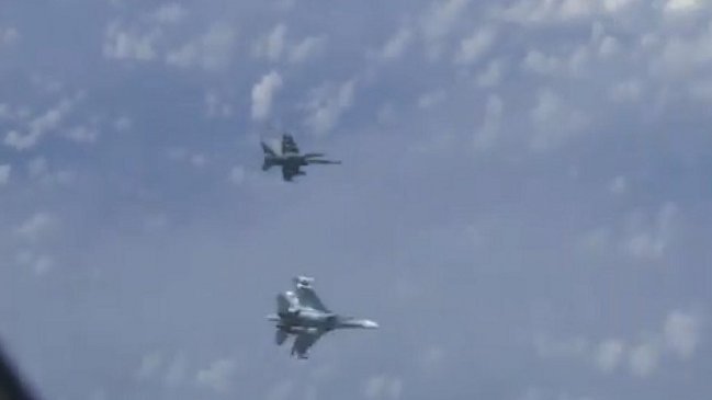 Interceptan un F-18 de la OTAN que se acercó a avión del ministro de Defensa ruso