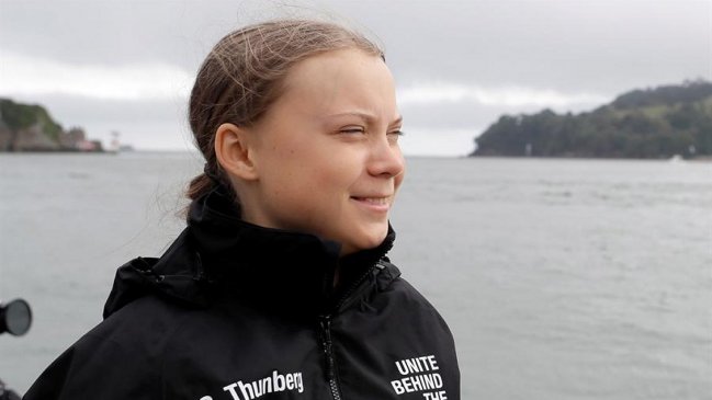 Greta Thunberg ya navega en un velero ecológico rumbo a EEUU y Chile