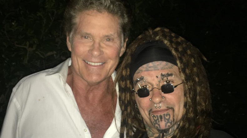 Nuevo disco de David Hasselhoff tendrá cover a Bowie y colaboración con íconos rockeros