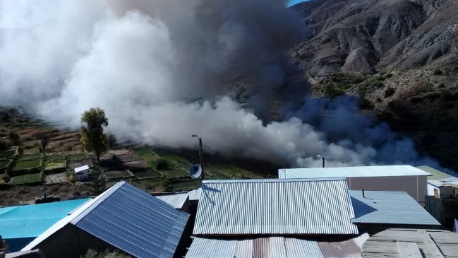 Quema de pastizales afectó al poblado de Sibaya en Tarapacá