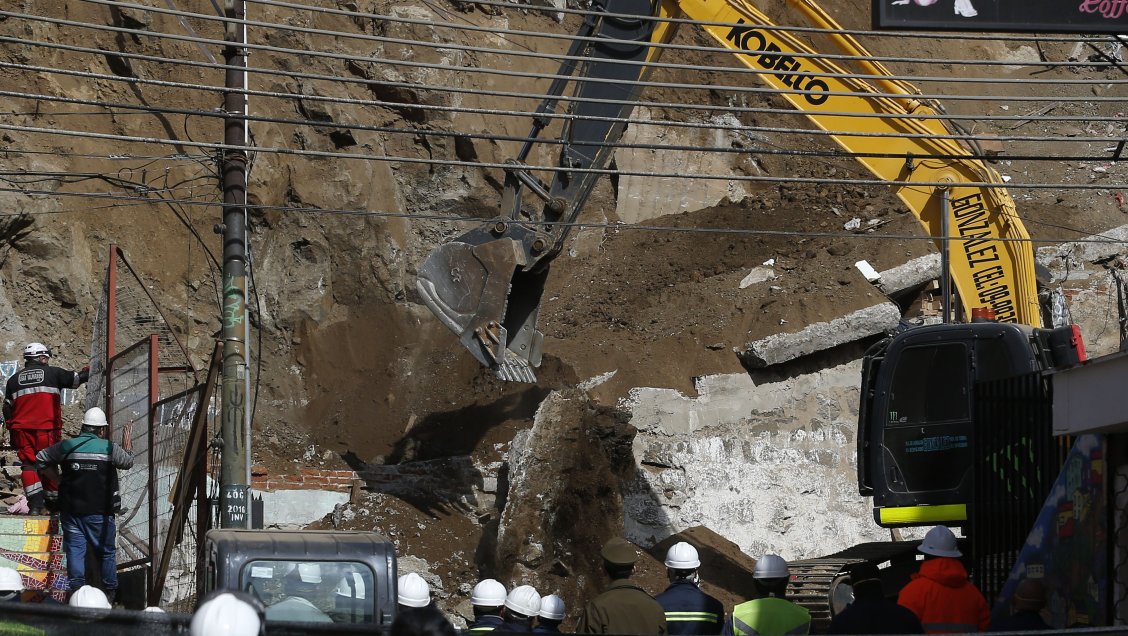 Municipio anunció que demolerán siete viviendas en Valparaíso tras fatal derrumbe